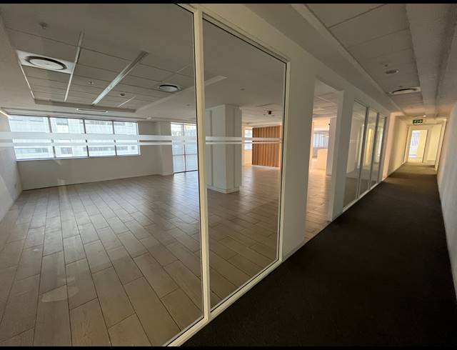 2,051M² OFFICE TO LET IN FORESHORE